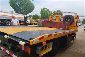 樟树附近拖车电话号码服务