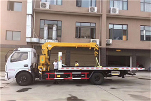 樟树附近汽车轮胎更换